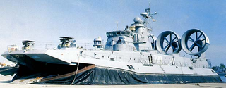 Illustration for article titled Russia's Zubr Hovercraft May Finally Justify Use Of "Xtreme"
